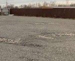 Земельный участок торгового назначения для аренды.  Твердое покрытие,  рядом находится КАД.  Асфальтированный заезд,  большой авто трафик.  Участок правильной квадратной формы,  огорожен забором,  с и ...