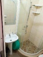 Сдам в аренду комнату объявление но. 75522: Гостевой дом "  ДонБас"  .  Солнечногорское,  Алушта,  Крым.  Все номера в виде 1-к квартир.