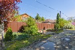 Продаётся просторный кирпичный дом в тихом и обжитом пригороде Краснодара.  Удобное расположение,  большая площадь и полноценный участок делают этот объект практичным вариантом для семьи.  Дом 1977 го ...