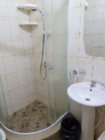 Сдам в аренду комнату объявление но. 76298: Гостевой дом "  ДонБас"  .  Солнечногорское,  Алушта,  Крым.  Все номера в виде 1-к квартир.