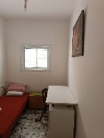 Сдаётся комната в квартире в Бат Яме (Ацмаут).  Все удобства и всё необходимое есть.  Ванная комната с ванной,  туалет отдельный.  Оплата от 1600 шек в месяц вместе с коммунальными,  плюс оплата элект ...