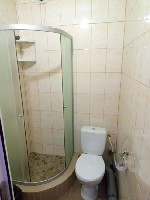 Сдам в аренду комнату объявление но. 74489: Гостевой дом "  ДонБас"  .  Солнечногорское,  Алушта,  Крым.  Все номера в виде 1-к квартир.