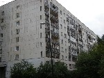 Продается 4-х комнатная квартира улучшенной планировки на 3 этаже кирпичного дома 1981 года постройки ул. Бахчиванджи, 12, р-н Кольцово. Общая площадь 77 м.кв., комнаты изолированные 20/16/12/9, окна  ...