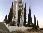 Расположен в очень тихом и возвышенном районе недалеко от пляжа и города.Из квартиры открывается фантастический вид на море. 200 кв.м. Крытая площадь, включая крытые веранды. + Парковка 70 кв.м., комн ...