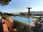 Курорт Le Picchiaie расположен на холме на острове Эльба,  откуда открывается великолепный вид на залив Портоферрайо.  

Отель предлагает эксклюзивный отдых,  характеризующийся запахом моря и аромат ...