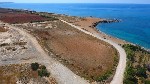 В любое время можно наслаждаться прекрасным беспрепятственным видом на Средиземное море.  
Расположенный прямо на пляже с подъездом к дороге,  он находится всего в 15 минутах от города Ларнака и набе ...