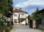 Ключевые данные:  
- 460 м² жилой площади
- Возможно до 4 жилых единиц
- Комната для раскрытия
- Отличное состояние
Фотографии владельца были использованы для рекламы.  
Номер объекта:  
241259 ...
