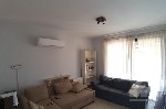 Недвижимость находится рядом с удобствами,  отелями,  ресторанами и имеет легкий доступ к городу Ларнака,  а также к шоссе.  
Он состоит из гостиной,  отдельной кухни и гостевого туалета на первом эт ...